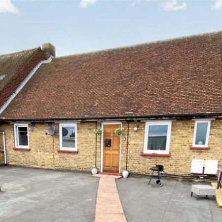 4 Bedroom Property Which Sleeps 8 Very Close To The Harry Potter Studio And Watford Junction Extérieur photo