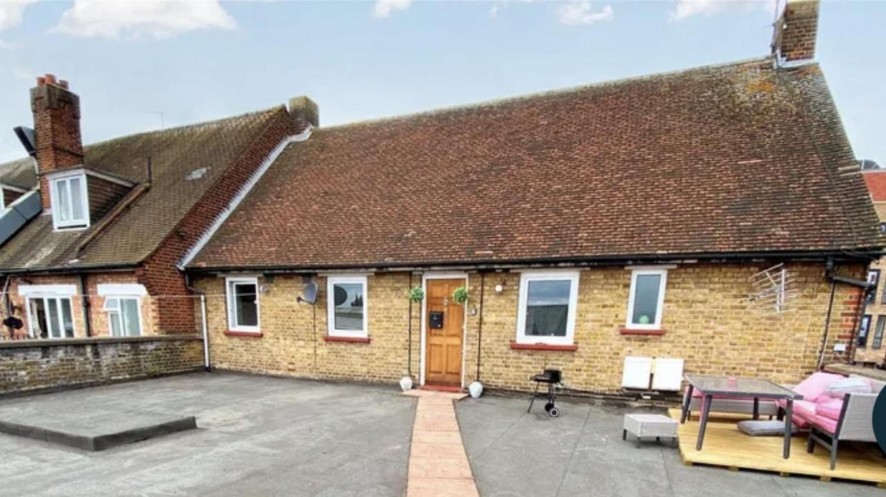 4 Bedroom Property Which Sleeps 8 Very Close To The Harry Potter Studio And Watford Junction Extérieur photo